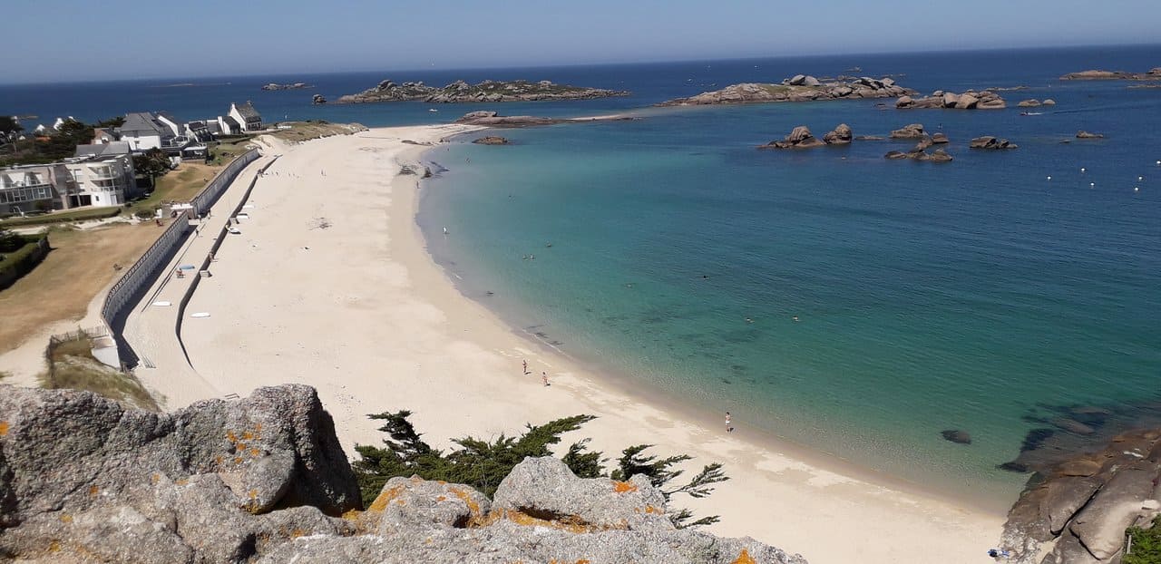 GREVE BLANCHE, TRÉGASTEL, BRETAÑA, FRANCIA en el puesto 18 de las 22 mejores playas de Europa de este año 2022